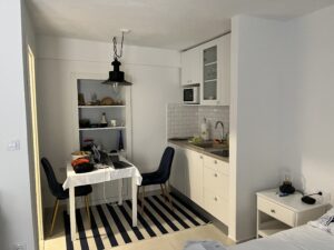 Linter-Modern Studio (Airbnb)
